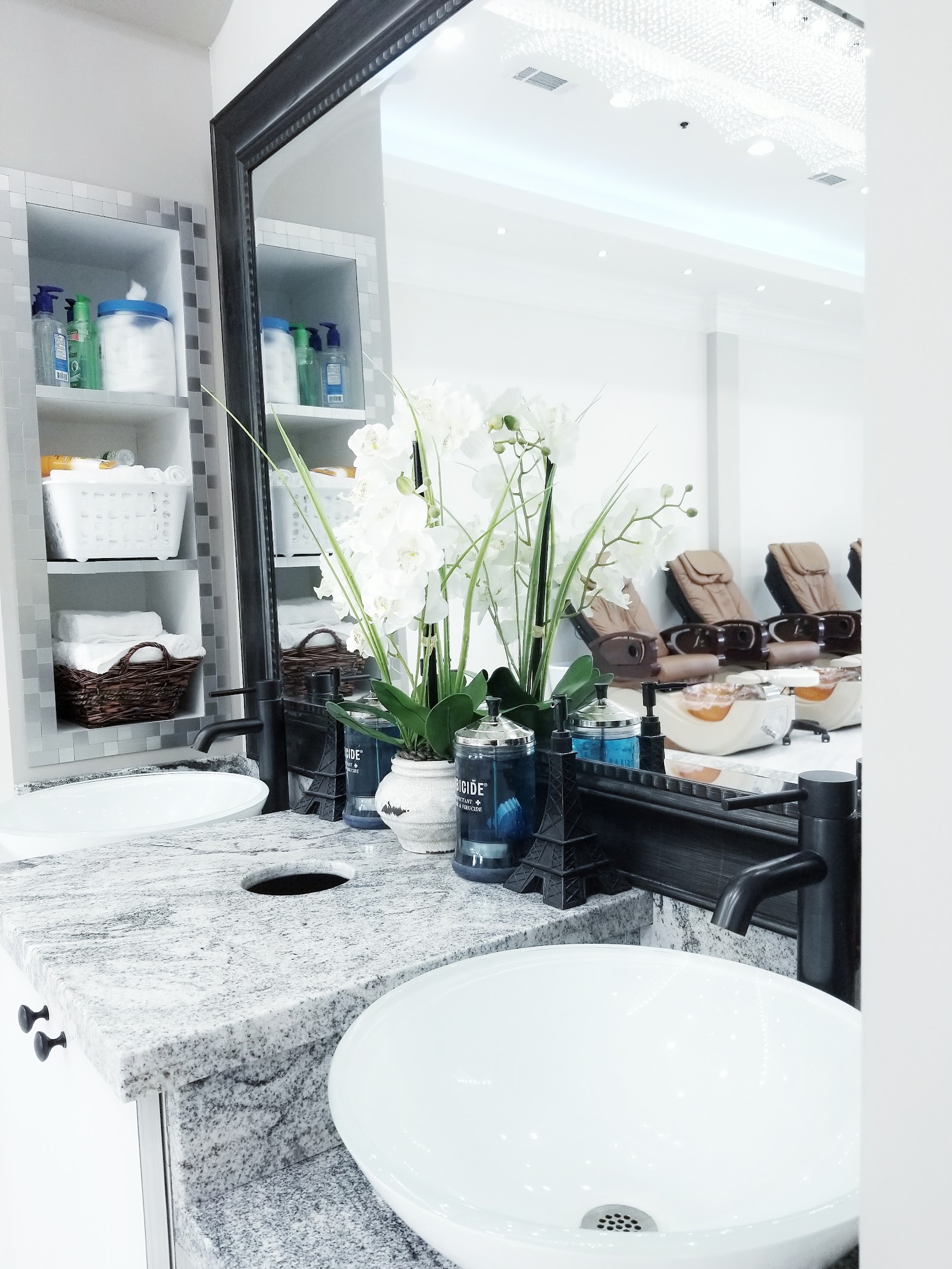 C'est La Vie Nail Boutique nail photo 3